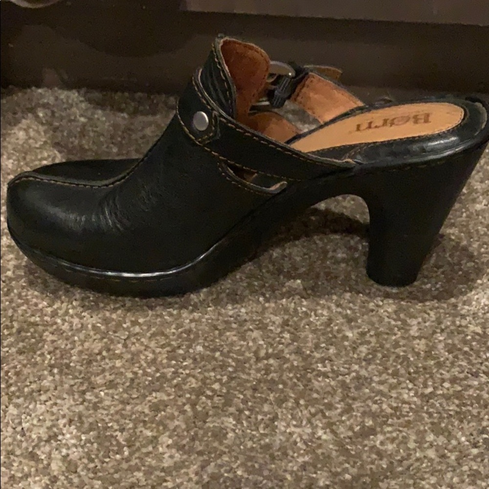 Shoes - Picture 4 of 4